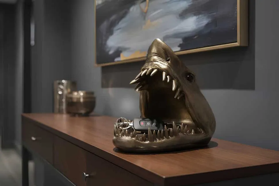 Deko-Figur SHARK HEAD 25cm bronze mit Ablagefach handmade