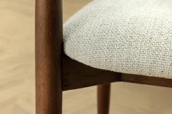 Design Armlehnen-Stuhl KENNEDY braun smoke creme aus recycelter Pinie mit Polstersitz