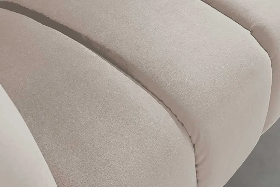Design 2-Sitzer Sofa NOBLESSE 165cm champagner Samt schwarze Metallfüße Federkern