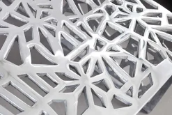 Handgearbeiteter Couchtisch ABSTRACT 60cm Alu silberfarbig im Gap Design
