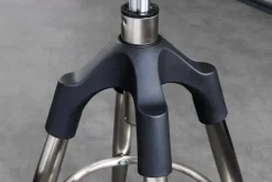 Höhenverstellbarer Barhocker INDUSTRIAL Chrom gebürstet silber schwarz Metall rund drehbar
