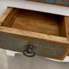 Massiver Couchtisch JAKARTA 70cm weiß bunt Holz Truhe aus recycelten Fischerbooten mit Schubladen