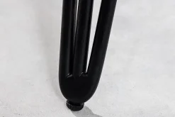 Runder Esstisch SCORPION 80cm grau Mangoholz massiv schwarze Metallbeine Hairpin Legs